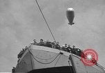 Image US Army véhicules étant chargé sur LSTs avant le jour J Falmouth Angleterre, 1944, de la seconde 44 séquences d'archives historiques vidéo 65675060406