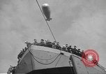 Image US Army véhicules étant chargé sur LSTs avant le jour J Falmouth Angleterre, 1944, de la seconde 52 séquences d'archives historiques vidéo 65675060406
