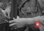 Image soldats des États-Unis installer un coupe-fil sur des jeeps Devon Angleterre, 1944, de la seconde 53 séquences d'archives historiques vidéo 65675060407
