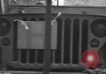 Image soldats des États-Unis installer un coupe-fil sur des jeeps Devon Angleterre, 1944, de la seconde 58 séquences d'archives historiques vidéo 65675060407
