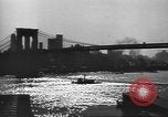 Immagine di Le scene della città compresi i ponti edifici strade e traffico Brooklyn New York USA, 1947, secondo 23 filmato di repertorio 65675060412