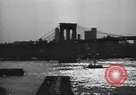 Immagine di Le scene della città compresi i ponti edifici strade e traffico Brooklyn New York USA, 1947, secondo 28 filmato di repertorio 65675060412