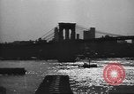 Immagine di Le scene della città compresi i ponti edifici strade e traffico Brooklyn New York USA, 1947, secondo 29 filmato di repertorio 65675060412