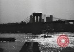 Immagine di Le scene della città compresi i ponti edifici strade e traffico Brooklyn New York USA, 1947, secondo 30 filmato di repertorio 65675060412