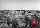 Immagine di Le forze alleate a terra seguendo la D-day invasione Normandia Francia, 1944, secondo 7 filmato di repertorio 65675060419
