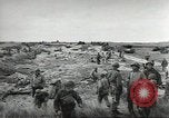 Immagine di Le forze alleate a terra seguendo la D-day invasione Normandia Francia, 1944, secondo 9 filmato di repertorio 65675060419