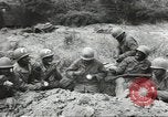 Immagine di Le forze alleate a terra seguendo la D-day invasione Normandia Francia, 1944, secondo 18 filmato di repertorio 65675060419