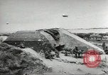 Immagine di Le forze alleate a terra seguendo la D-day invasione Normandia Francia, 1944, secondo 21 filmato di repertorio 65675060419