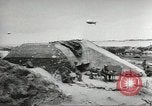 Immagine di Le forze alleate a terra seguendo la D-day invasione Normandia Francia, 1944, secondo 22 filmato di repertorio 65675060419