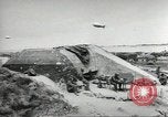 Immagine di Le forze alleate a terra seguendo la D-day invasione Normandia Francia, 1944, secondo 24 filmato di repertorio 65675060419