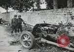 Immagine di Le forze alleate a terra seguendo la D-day invasione Normandia Francia, 1944, secondo 35 filmato di repertorio 65675060419