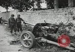 Immagine di Le forze alleate a terra seguendo la D-day invasione Normandia Francia, 1944, secondo 38 filmato di repertorio 65675060419