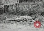 Immagine di Le forze alleate a terra seguendo la D-day invasione Normandia Francia, 1944, secondo 49 filmato di repertorio 65675060419