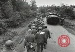 Standbild Deutsche Kriegsgefangene genommen in alliierte Invasion Normandie Frankreich, 1944, aus Sekunde 11 historischem Filmmaterial Videoclip 65675060420