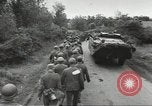 Standbild Deutsche Kriegsgefangene genommen in alliierte Invasion Normandie Frankreich, 1944, aus Sekunde 12 historischem Filmmaterial Videoclip 65675060420