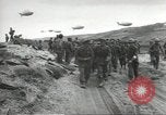 Standbild Deutsche Kriegsgefangene genommen in alliierte Invasion Normandie Frankreich, 1944, aus Sekunde 15 historischem Filmmaterial Videoclip 65675060420