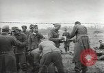 Standbild Deutsche Kriegsgefangene genommen in alliierte Invasion Normandie Frankreich, 1944, aus Sekunde 22 historischem Filmmaterial Videoclip 65675060420