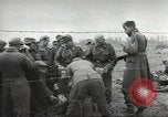 Standbild Deutsche Kriegsgefangene genommen in alliierte Invasion Normandie Frankreich, 1944, aus Sekunde 25 historischem Filmmaterial Videoclip 65675060420
