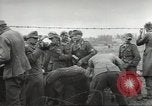 Standbild Deutsche Kriegsgefangene genommen in alliierte Invasion Normandie Frankreich, 1944, aus Sekunde 28 historischem Filmmaterial Videoclip 65675060420