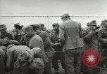 Standbild Deutsche Kriegsgefangene genommen in alliierte Invasion Normandie Frankreich, 1944, aus Sekunde 35 historischem Filmmaterial Videoclip 65675060420