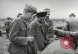 Standbild Deutsche Kriegsgefangene genommen in alliierte Invasion Normandie Frankreich, 1944, aus Sekunde 42 historischem Filmmaterial Videoclip 65675060420