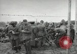 Standbild Deutsche Kriegsgefangene genommen in alliierte Invasion Normandie Frankreich, 1944, aus Sekunde 47 historischem Filmmaterial Videoclip 65675060420