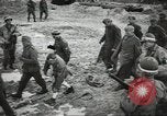 Standbild Deutsche Kriegsgefangene genommen in alliierte Invasion Normandie Frankreich, 1944, aus Sekunde 54 historischem Filmmaterial Videoclip 65675060420