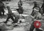 Standbild Deutsche Kriegsgefangene genommen in alliierte Invasion Normandie Frankreich, 1944, aus Sekunde 55 historischem Filmmaterial Videoclip 65675060420