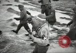 Standbild Deutsche Kriegsgefangene genommen in alliierte Invasion Normandie Frankreich, 1944, aus Sekunde 56 historischem Filmmaterial Videoclip 65675060420