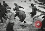 Standbild Deutsche Kriegsgefangene genommen in alliierte Invasion Normandie Frankreich, 1944, aus Sekunde 57 historischem Filmmaterial Videoclip 65675060420
