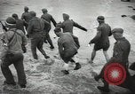 Standbild Deutsche Kriegsgefangene genommen in alliierte Invasion Normandie Frankreich, 1944, aus Sekunde 58 historischem Filmmaterial Videoclip 65675060420