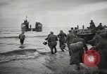 Standbild Deutsche Kriegsgefangene genommen in alliierte Invasion Normandie Frankreich, 1944, aus Sekunde 60 historischem Filmmaterial Videoclip 65675060420