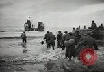 Standbild Deutsche Kriegsgefangene genommen in alliierte Invasion Normandie Frankreich, 1944, aus Sekunde 61 historischem Filmmaterial Videoclip 65675060420