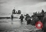 Standbild Deutsche Kriegsgefangene genommen in alliierte Invasion Normandie Frankreich, 1944, aus Sekunde 62 historischem Filmmaterial Videoclip 65675060420