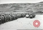 Image Cérémonie au premier cimetière militaire américain d'Omaha Beach Normandie France, 1944, de la seconde 1 séquences d'archives historiques vidéo 65675060423