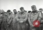 Image Cérémonie au premier cimetière militaire américain d'Omaha Beach Normandie France, 1944, de la seconde 18 séquences d'archives historiques vidéo 65675060423