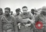Image Cérémonie au premier cimetière militaire américain d'Omaha Beach Normandie France, 1944, de la seconde 20 séquences d'archives historiques vidéo 65675060423