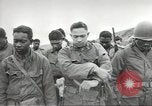 Image Cérémonie au premier cimetière militaire américain d'Omaha Beach Normandie France, 1944, de la seconde 21 séquences d'archives historiques vidéo 65675060423