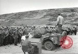 Image Cérémonie au premier cimetière militaire américain d'Omaha Beach Normandie France, 1944, de la seconde 22 séquences d'archives historiques vidéo 65675060423
