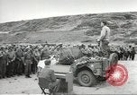 Image Cérémonie au premier cimetière militaire américain d'Omaha Beach Normandie France, 1944, de la seconde 24 séquences d'archives historiques vidéo 65675060423