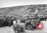 Image Cérémonie au premier cimetière militaire américain d'Omaha Beach Normandie France, 1944, de la seconde 25 séquences d'archives historiques vidéo 65675060423