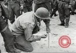Image Cérémonie au premier cimetière militaire américain d'Omaha Beach Normandie France, 1944, de la seconde 27 séquences d'archives historiques vidéo 65675060423