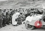 Image Cérémonie au premier cimetière militaire américain d'Omaha Beach Normandie France, 1944, de la seconde 34 séquences d'archives historiques vidéo 65675060423