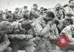Image Cérémonie au premier cimetière militaire américain d'Omaha Beach Normandie France, 1944, de la seconde 58 séquences d'archives historiques vidéo 65675060423