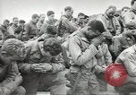 Image Cérémonie au premier cimetière militaire américain d'Omaha Beach Normandie France, 1944, de la seconde 60 séquences d'archives historiques vidéo 65675060423
