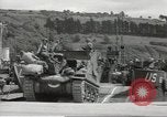 Immagine di Landing Craft serbatoio Dartmouth Inghilterra, 1944, secondo 7 filmato di repertorio 65675060436
