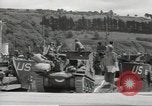 Immagine di Landing Craft serbatoio Dartmouth Inghilterra, 1944, secondo 10 filmato di repertorio 65675060436