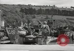 Immagine di Landing Craft serbatoio Dartmouth Inghilterra, 1944, secondo 11 filmato di repertorio 65675060436