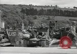 Immagine di Landing Craft serbatoio Dartmouth Inghilterra, 1944, secondo 13 filmato di repertorio 65675060436