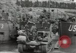 Immagine di Landing Craft serbatoio Dartmouth Inghilterra, 1944, secondo 27 filmato di repertorio 65675060436
